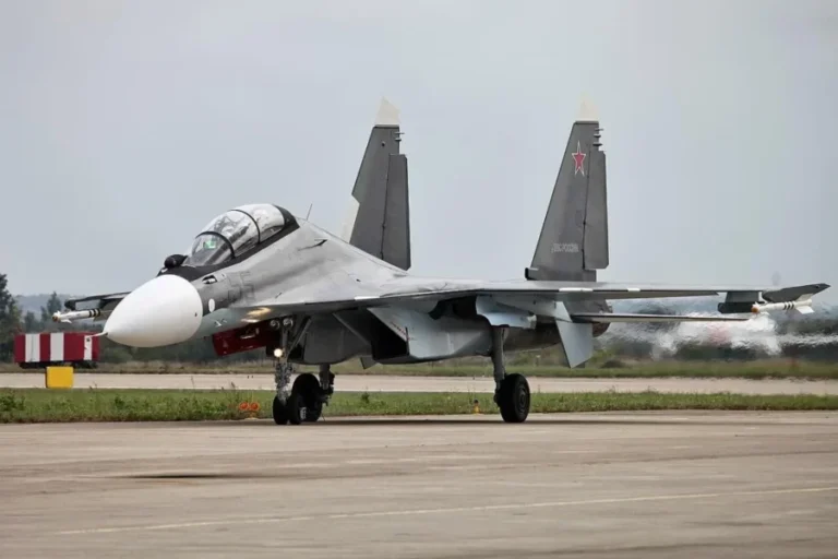 Ukrayna Krımda hərbi aerodromu vurdu