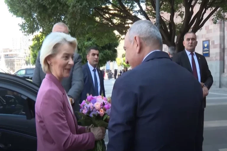 Leyen Ermənistanda: Paşinyanla görüşdü