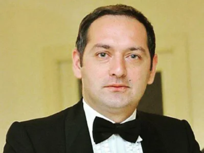 Əməkdar artisti ilan sancdı