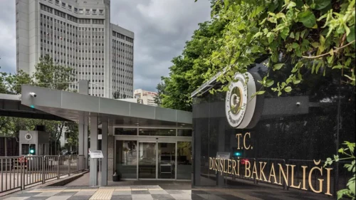 AA 20260718 42009020 42009006 KOSOVALI BUJAR MULI 2 TON AGIRLIGI TASIYARAK GUINNESS REKORLAR KITABINA GIRDI 1