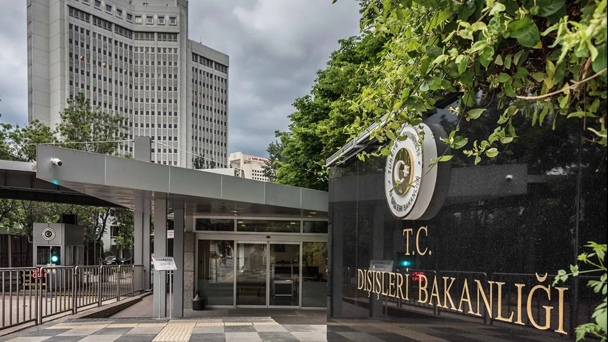 AA 20260718 42009020 42009006 KOSOVALI BUJAR MULI 2 TON AGIRLIGI TASIYARAK GUINNESS REKORLAR KITABINA GIRDI 1