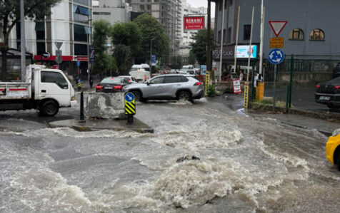 Güclü leysan İstanbul küçələrini iflic etdi – FOTOLAR