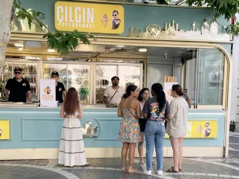 Bakının mərkəzində utandıran görüntülər: buna necə icazə veriblər?! - VİDEO