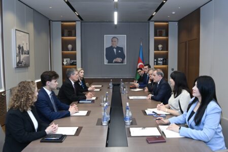 Ceyhun Bayramov ABŞ Senatının Xarici Əlaqələr Komitəsinin üzvü ilə görüşdü