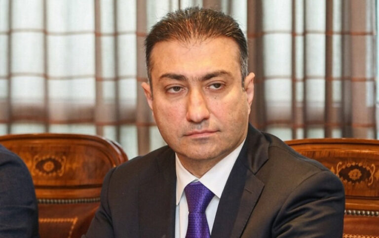 Anar Bayramov daha bir həkimi işdən çıxardı