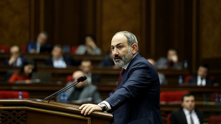 Onlar Paşinyana qarşı hərəkətə keçdilər: Ermənistan parlamenti boş qala bilər