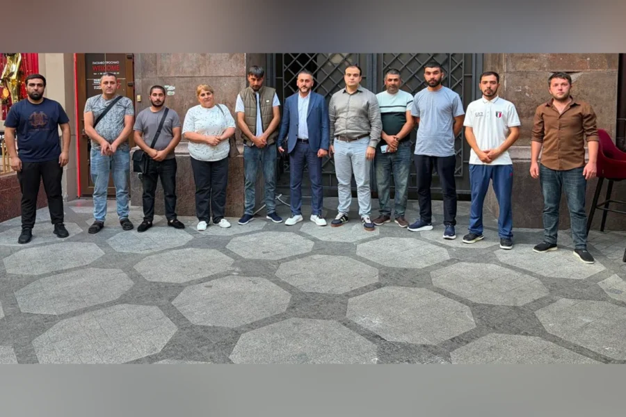Hücuma məruz qalan gəmidəki azərbaycanlılar Vətənə gəlir – FOTO
