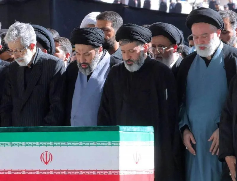 Cənazədə ŞOK: Xameneinin ailəsi İrandan köçür? - SEPAH-la bağlı "satqınlıq" mesajı 2 WhatsApp Image 2026 07 08 at 11.55.11 1