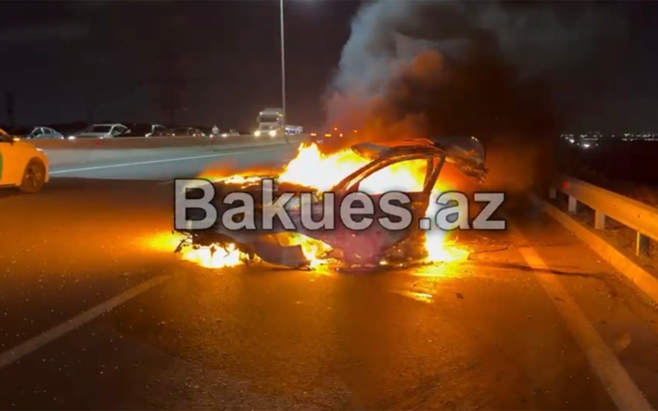Bakıda ağır qəza: avtomobil iki yerə bölündü – VİDEO 1 a5c3dc89 b81a 4feb bbb8 d7c5543c1e80 2