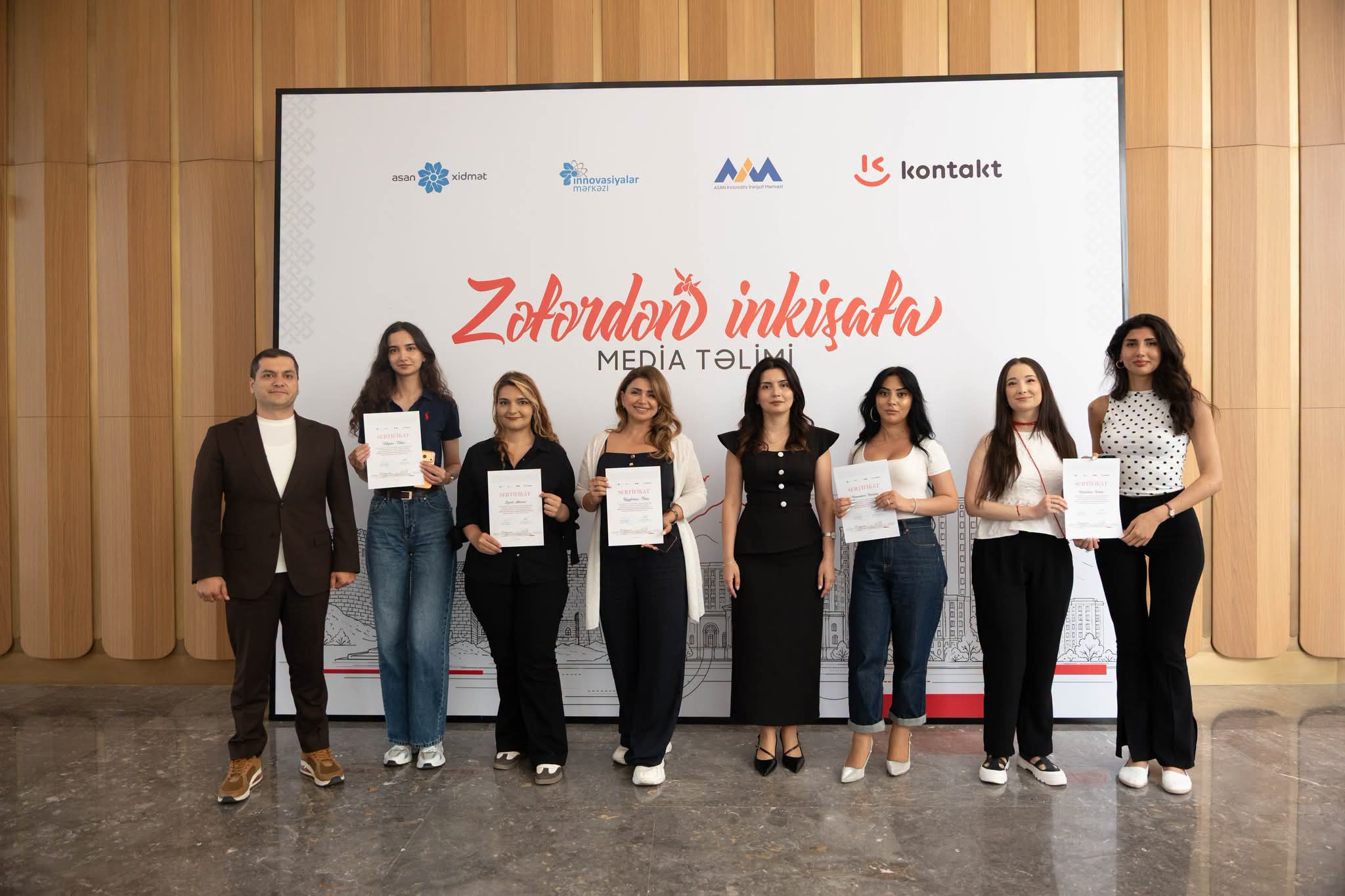 ASAN İnnovativ İnkişaf Mərkəzi və “Kontakt” Şuşada jurnalistlər üçün təlim keçirdi - FOTOLAR 9 fe 9