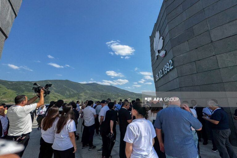 Forum iştirakçıları Xocalı Soyqırımı Memorialını ziyarət etdilər - FOTOLAR