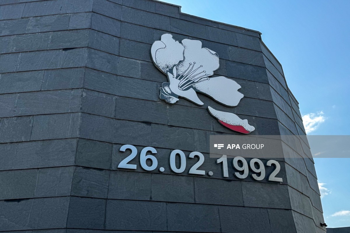 Forum iştirakçıları Xocalı Soyqırımı Memorialını ziyarət etdilər - FOTOLAR 2 m 9112
