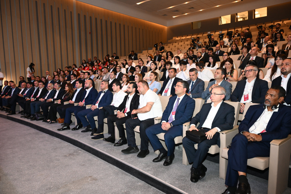 Panel müzakirə: Rəqəmsal platformalarda təhlükəsiz informasiya mühiti - FOTOLAR 2 pnl 2
