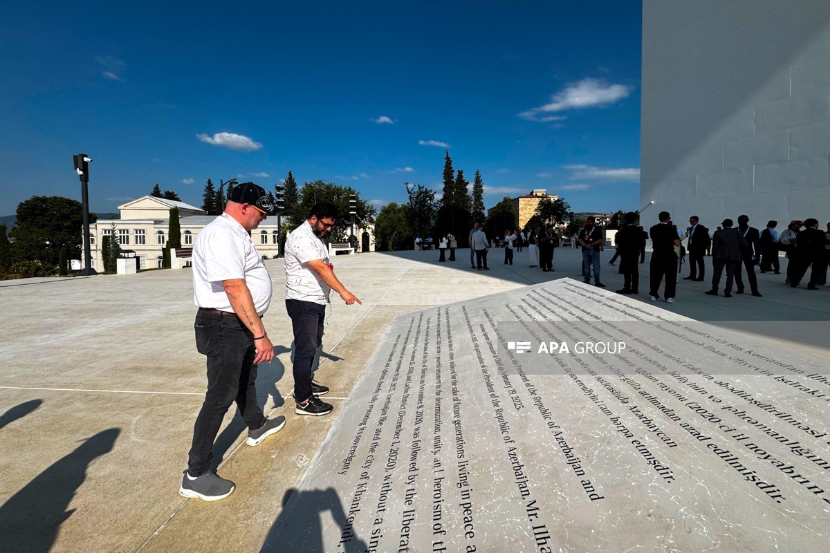 Forum iştirakçıları Xankəndidəki Zəfər parkında - FOTOLAR 7 yu 7
