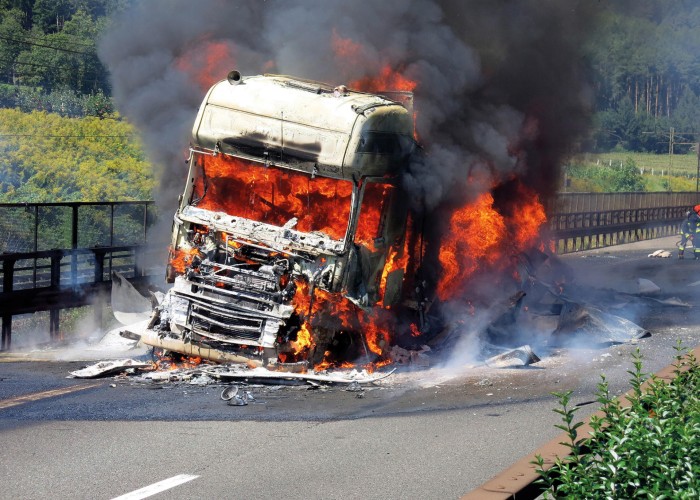 1649312743 1649312308.1641134365 truck fire 230218