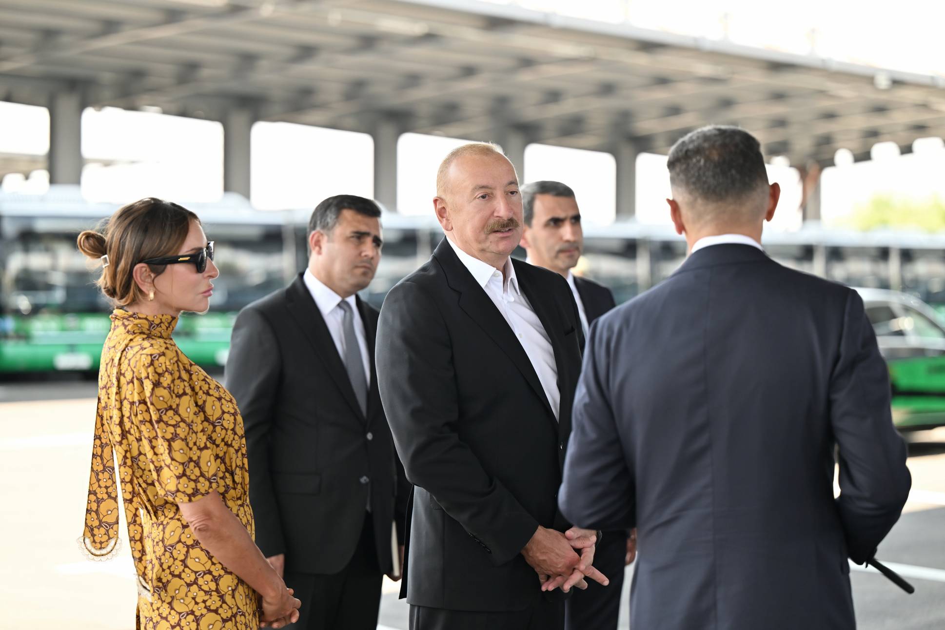 Prezident elektrik mühərrikli yeni avtobusda - FOTO 2 1786464006 85c02f0db16ac04f2635666f6b41bd30 1