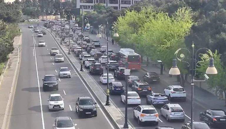Bakının bəzi yollarında sıxlıq var - SİYAHI