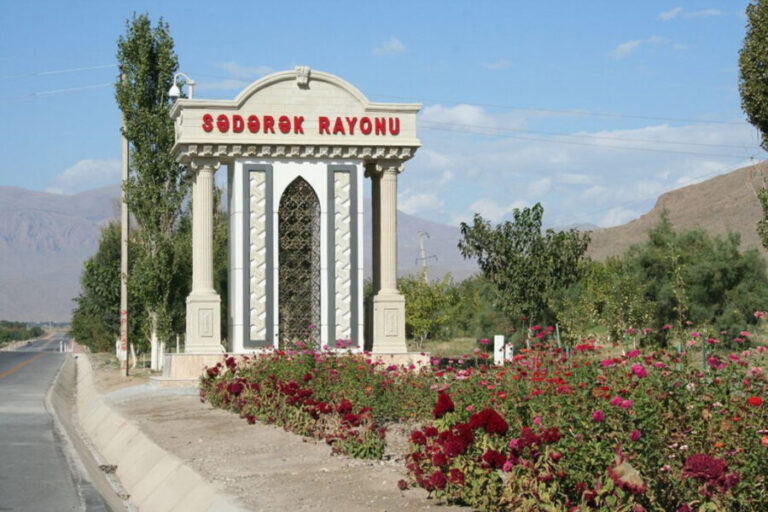 Sədərək rayonunun icra başçısı vəzifəsindən azad edildi, Culfaya başçı təyin olundu