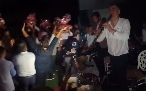 Nə yağış, nə də işıqların sönməsi toya mane oldu – VİDEO