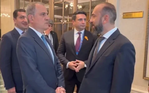 Ceyhun Bayramov Mirzoyanla qısa söhbət etdi – VİDEO