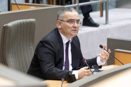 Prezident Polşaya yeni səfir təyin etdi