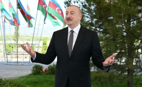 Ilham Eliyev bayraq agac 900x552 1