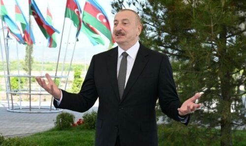 Ilham Eliyev bayraq agac 900x552 2