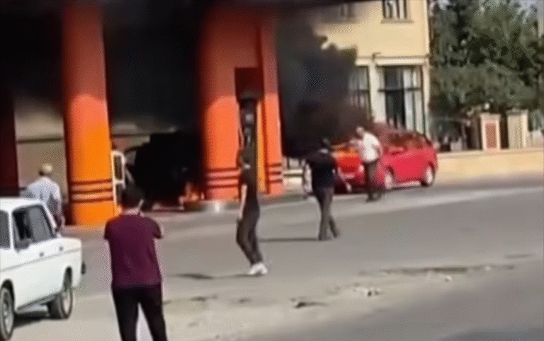 Elə riskə getdi ki, faciənin qarşısını aldı - Video