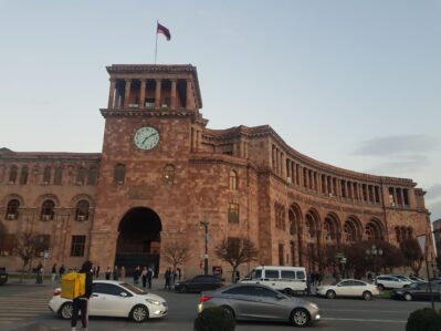 er