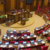 ermenistan parlamenti 900x487 2
