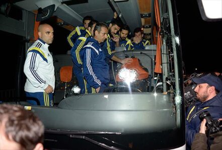 “Fənərbaxça”nın avtobusuna silahlı hücum: saxlanılanlar var