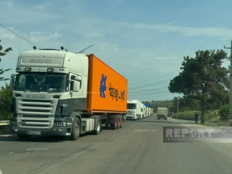 Azərbaycanlı sürücülər günlərdir Gürcüstan gömrüyündə niyə gözləyir?