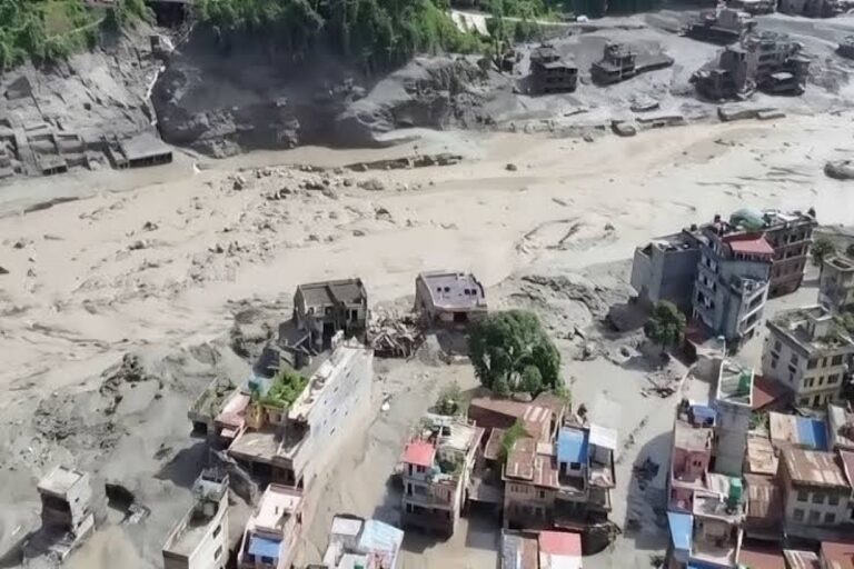 Nepalda daşqınlar: 332 nəfər öldü