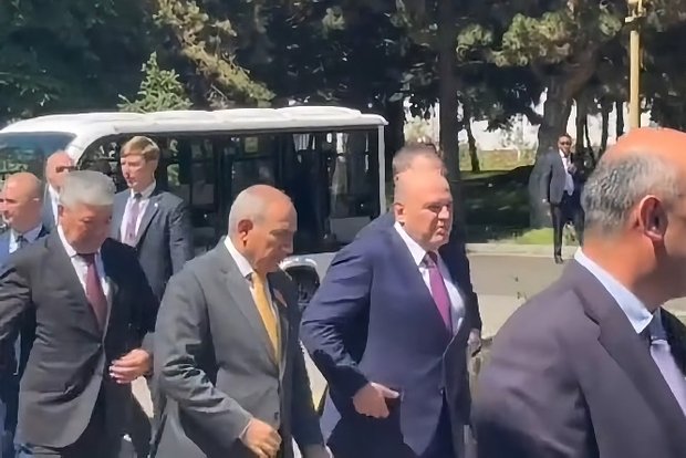 Eyni maşında gəldilər, gizli söhbət etdilər: mövzu isə... - VİDEO 1 owl detail 620 37dc59be0eb8217d7d4c5b43e323153c