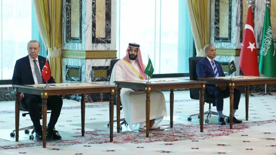 turkiye suudi arabistan ve pakistan arasinda ortak savunma anlasmasi imzalandi