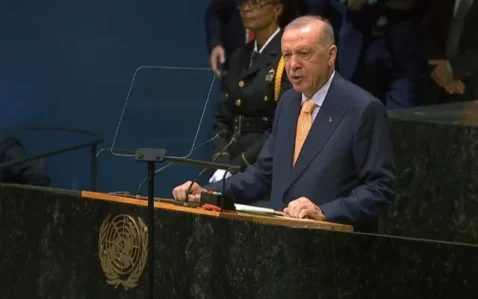 Ərdoğanın çıxışına dözməyib zalı tərk etdilər – VİDEO