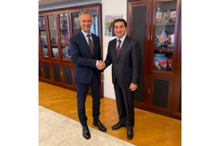 Hikmət Hacıyev Litva səfiri ilə ikitərəfli münasibətləri müzakirə etdi