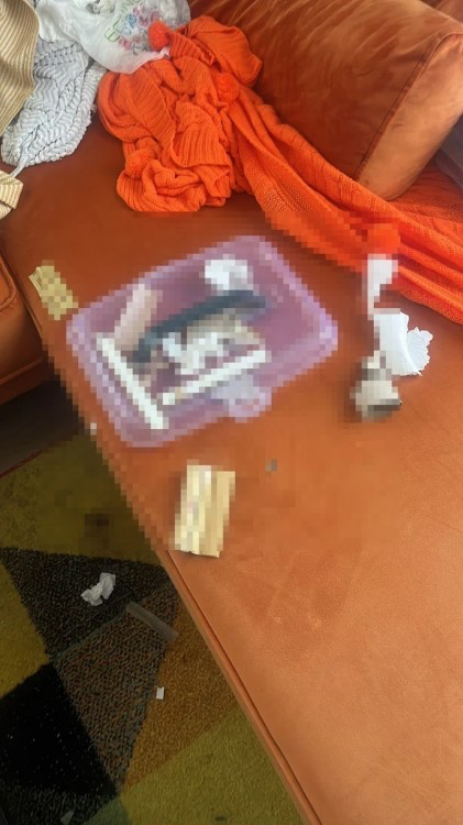 Qəfil ölən aktyorun evindən bunlar tapıldı - FOTOLAR 2 IMG 2330