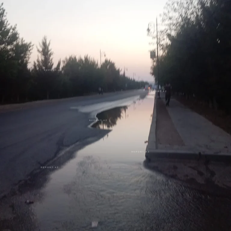 Cəlilabadda içməli su xəttində qəza oldu, yolu su basdı