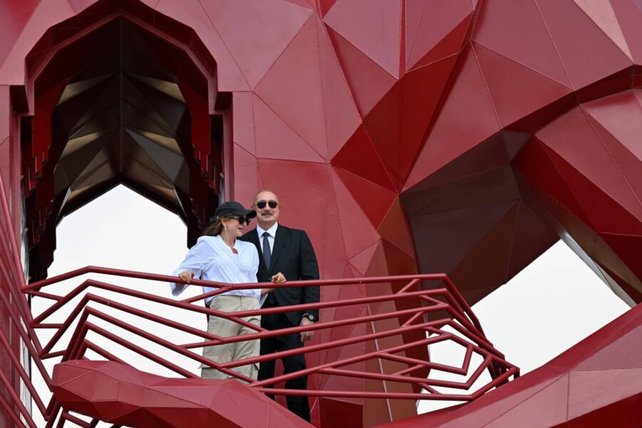 Prezident və xanımının şəkil çəkdirdiyi heykəlin SİRRİ AÇILDI – FOTO
