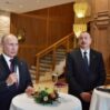 Putin ayağa qalxıb Əliyevə nə deyir? – Diqqətçəkən FOTO