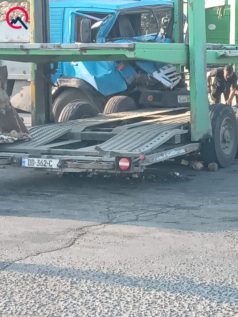 Yevlaxda yük maşınları toqquşdu: xəsarət alanlar var 3 WhatsApp Image 2026 09 18 at 17.57.52 1