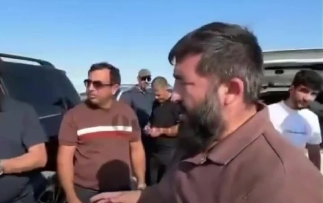 Azərbaycanlılar Aktaudakı xilasedicilərə isti yemək və su payladı - VİDEO 1 aktau