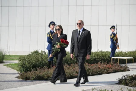 Prezidentlə xanımı Bakıdakı Zəfər parkında olub – FOTOLAR