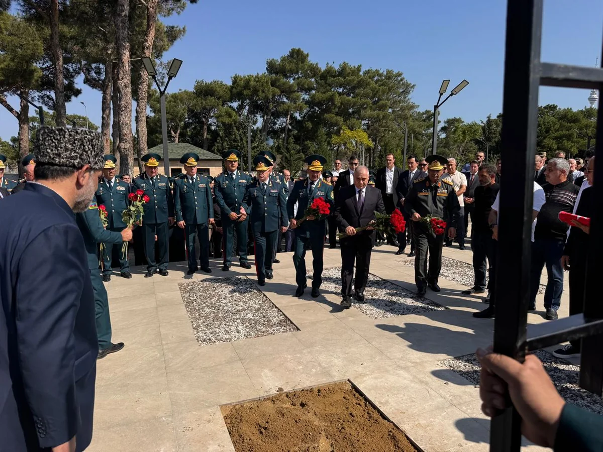 DSX tarixinə düşən generalımız dəfn edildi - FOTO 2 df 82