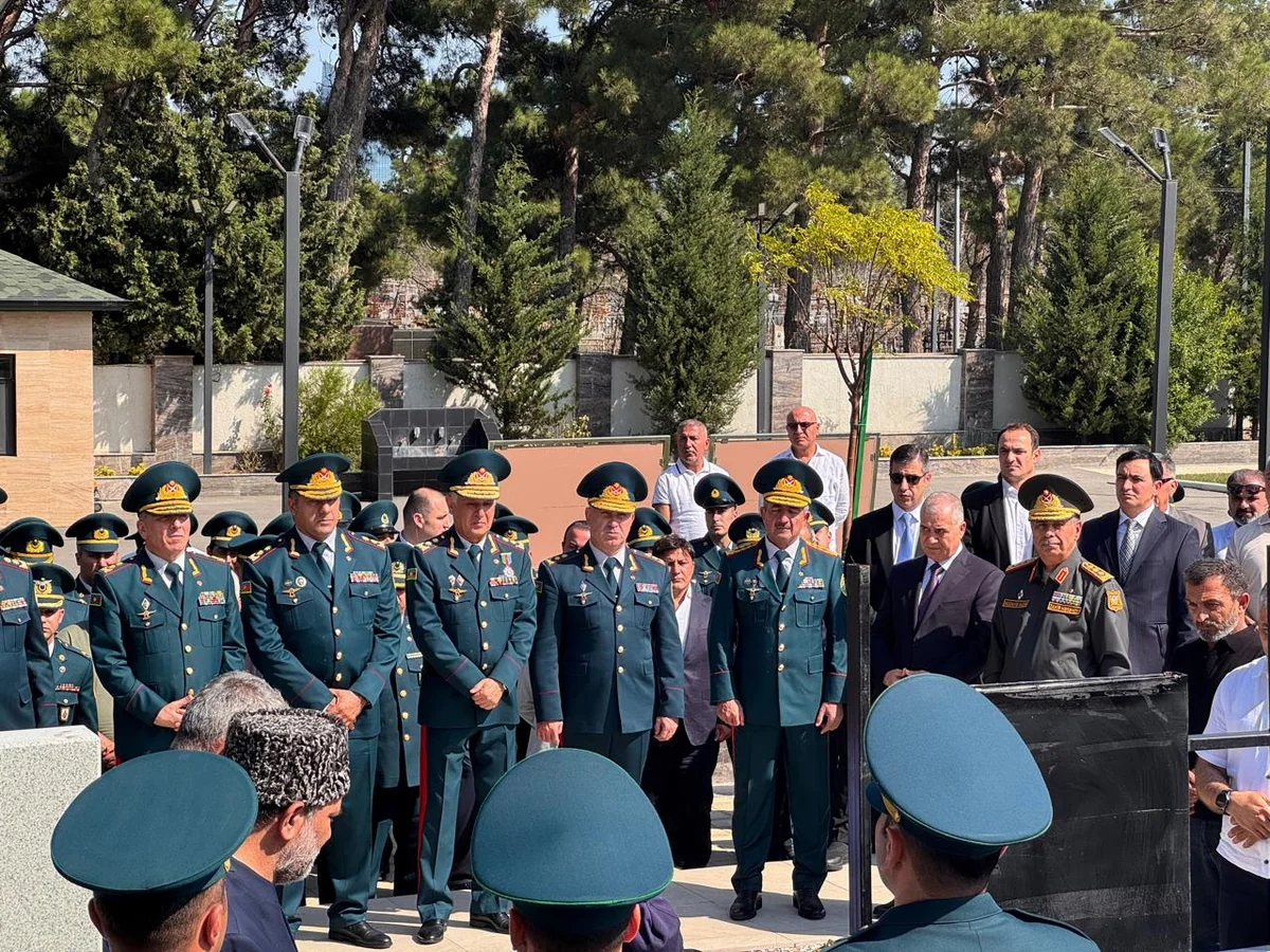 DSX tarixinə düşən generalımız dəfn edildi - FOTO 3 df 83