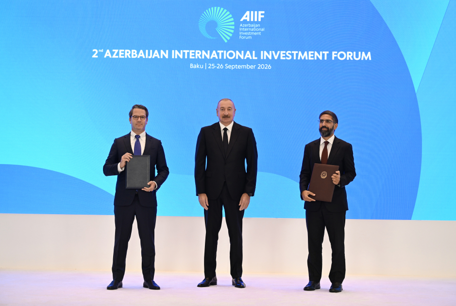 II Azərbaycan Beynəlxalq İnvestisiya Forumu: sənədlər mübadilə edildi - FOTOLAR 3 fl 92