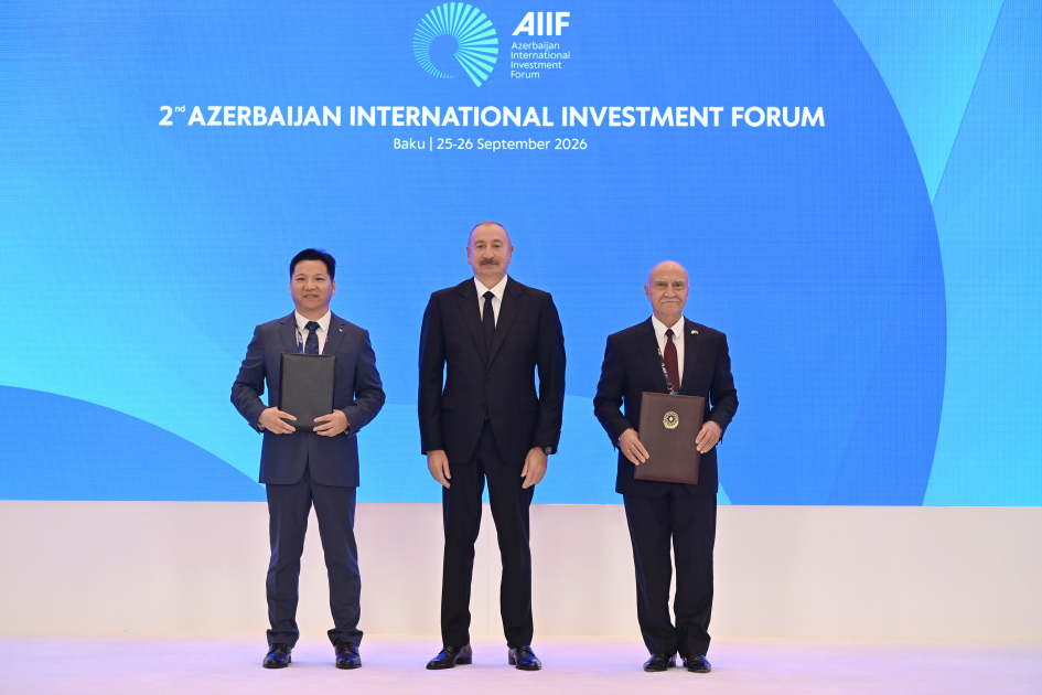 II Azərbaycan Beynəlxalq İnvestisiya Forumu: sənədlər mübadilə edildi - FOTOLAR 11 fl 99 2