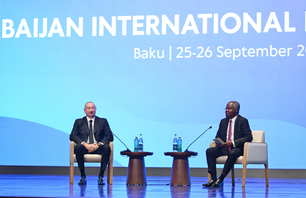 Bakıda keçirilən forumun ikinci günü: Prezident tədbirdə iştirak etdi - VİDEO 4 fr 34