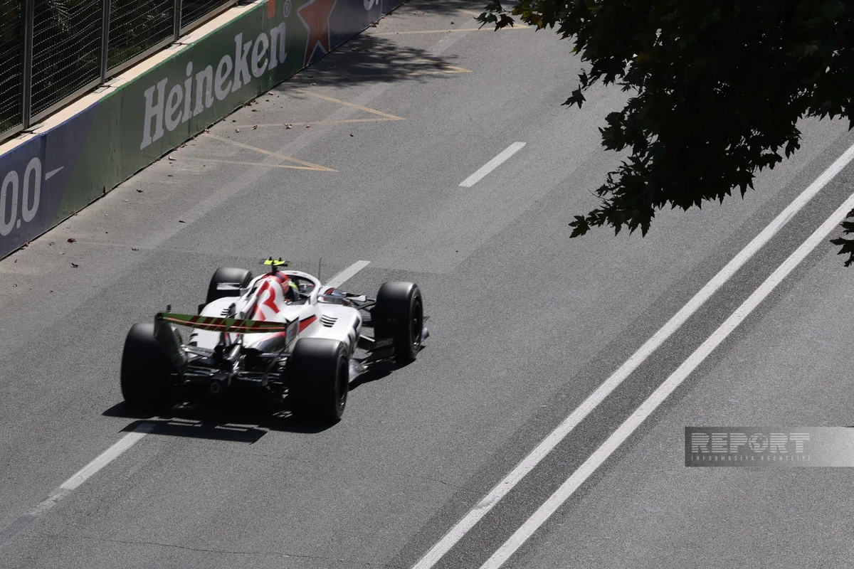 Formula 1: ilk sərbəst yürüşün qalibi o oldu - VİDEO 3 fr 42